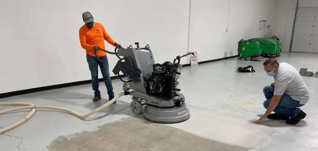 Parlak Beton A.Ş.’nin beton parlatma makinesi zemin işlerken.